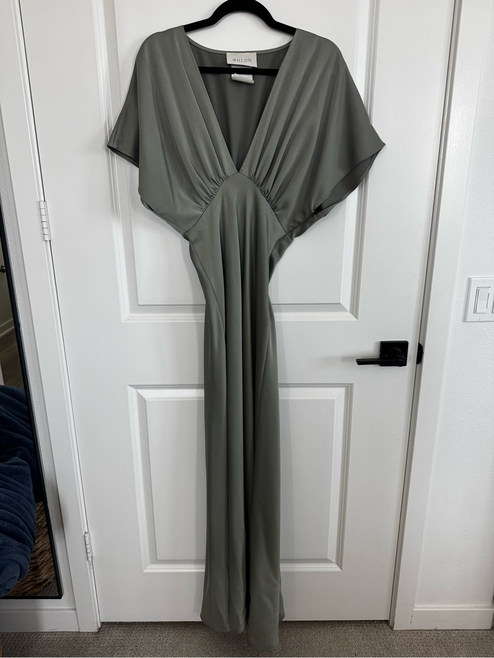 BHLDN LEILA DEEP-V
FLUTTER-SLEEVE SATIN A-LINE GOWN Moss Sage Green Size 4 - Picture 4 of 12